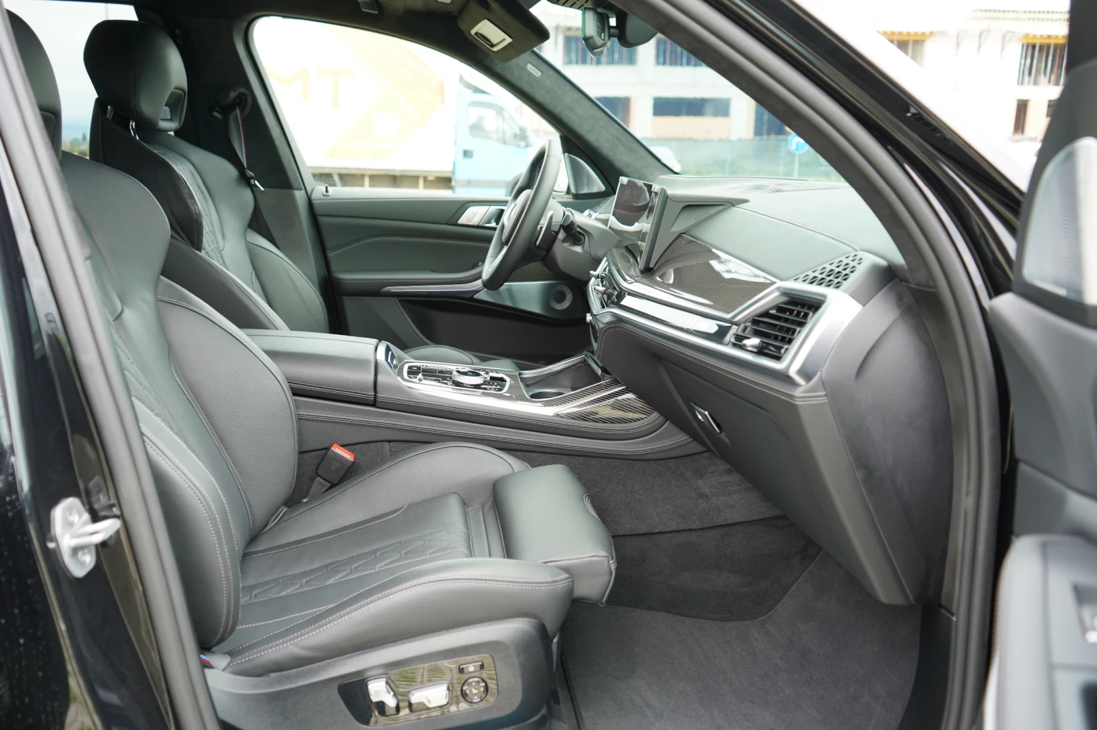 BMW X7 М60i* ГАРАНЦИЯ* BOWERS* DISTR* 360 CAM* KEYLESS* P, снимка 16 - Автомобили и джипове - 54591898