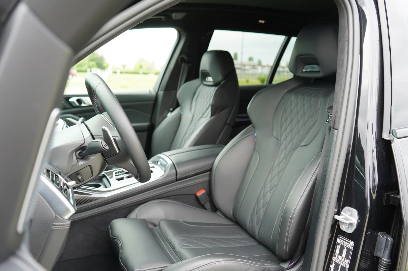 BMW X7 М60i* ГАРАНЦИЯ* BOWERS* DISTR* 360 CAM* KEYLESS* P, снимка 8 - Автомобили и джипове - 54591898