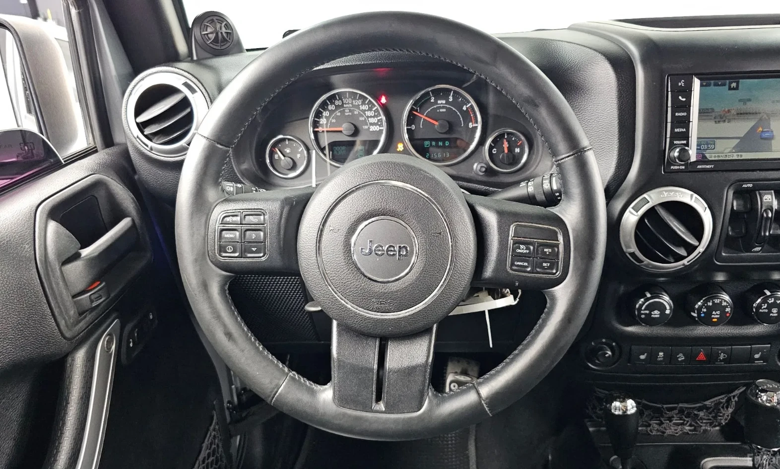 Jeep Wrangler 4Х4 * КОЖА * ПОДГРЕВИ * КАМЕРА, снимка 6 - Автомобили и джипове - 55191436