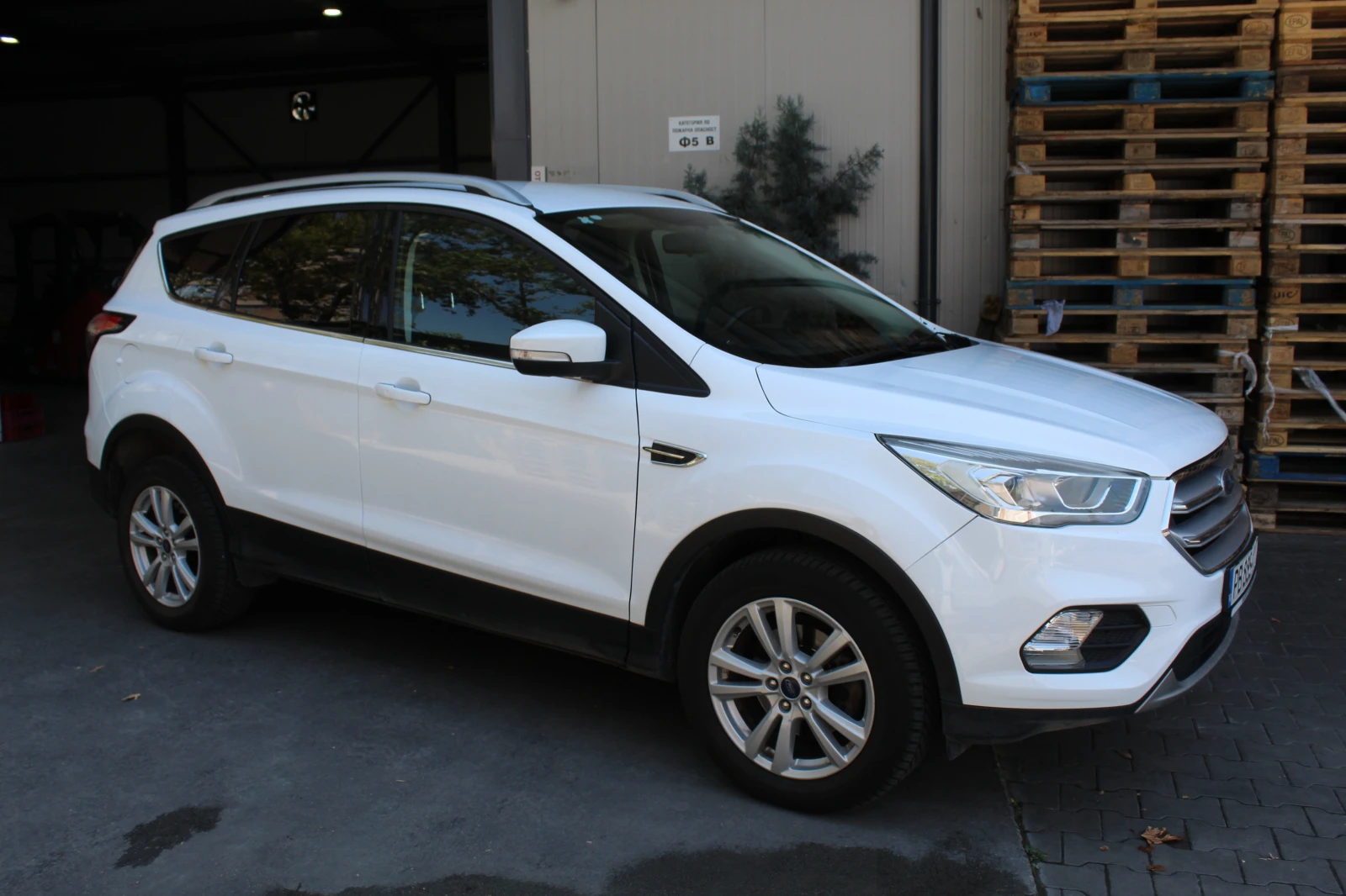 Ford Kuga 1.5Д, снимка 8 - Автомобили и джипове - 55588486