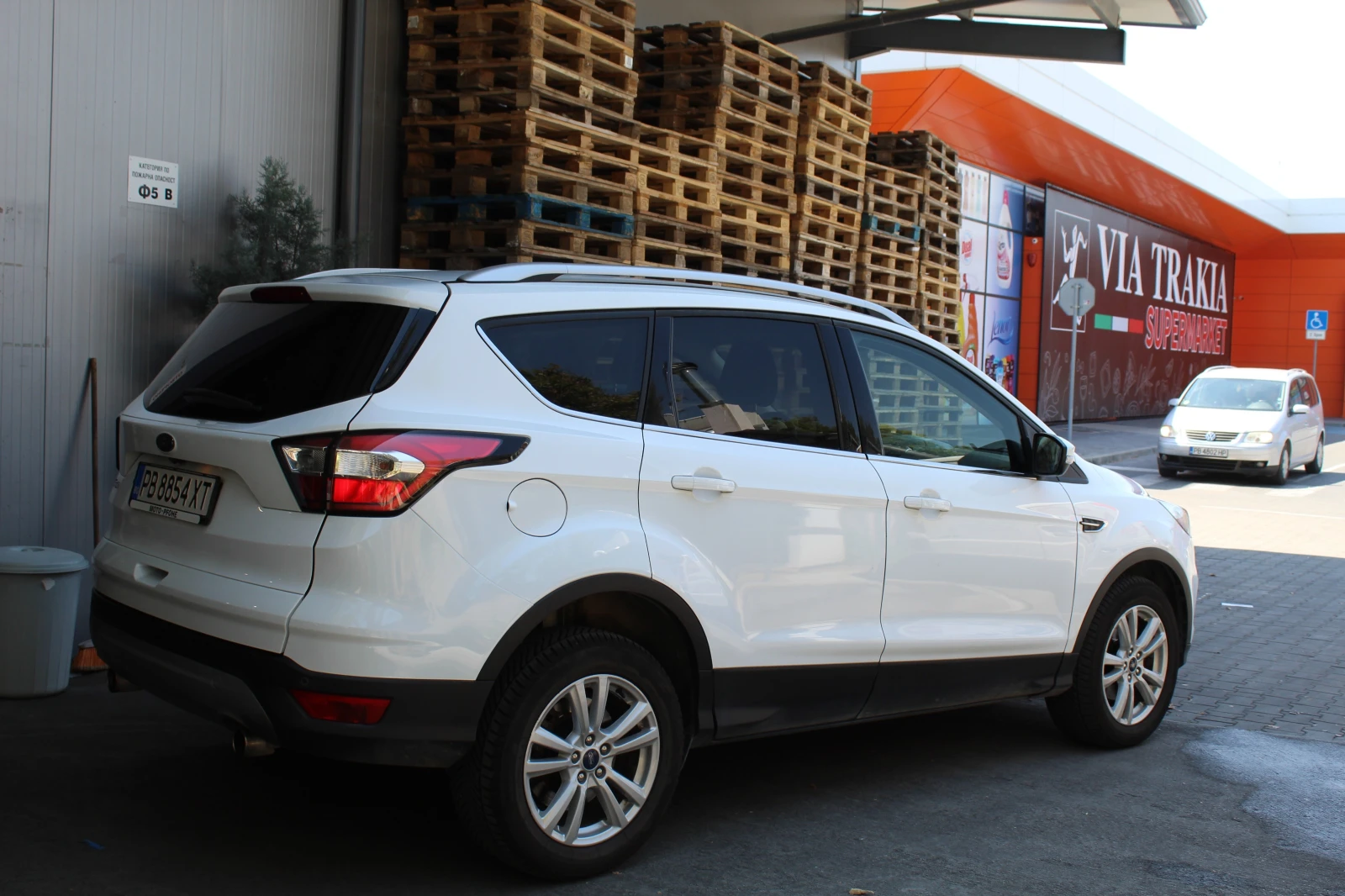 Ford Kuga 1.5Д, снимка 5 - Автомобили и джипове - 55588486