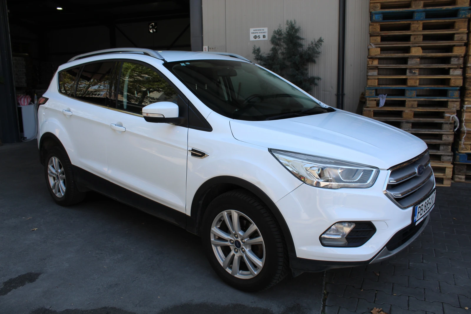 Ford Kuga 1.5Д, снимка 3 - Автомобили и джипове - 55588486