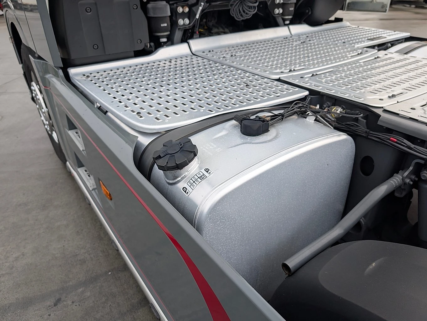 Daf XF 480FT INTARDER - 3 ОСИ - изображение 10