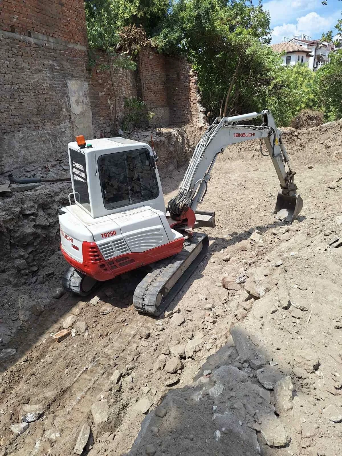 Багер Takeuchi TB250, снимка 3 - Индустриална техника - 53851107