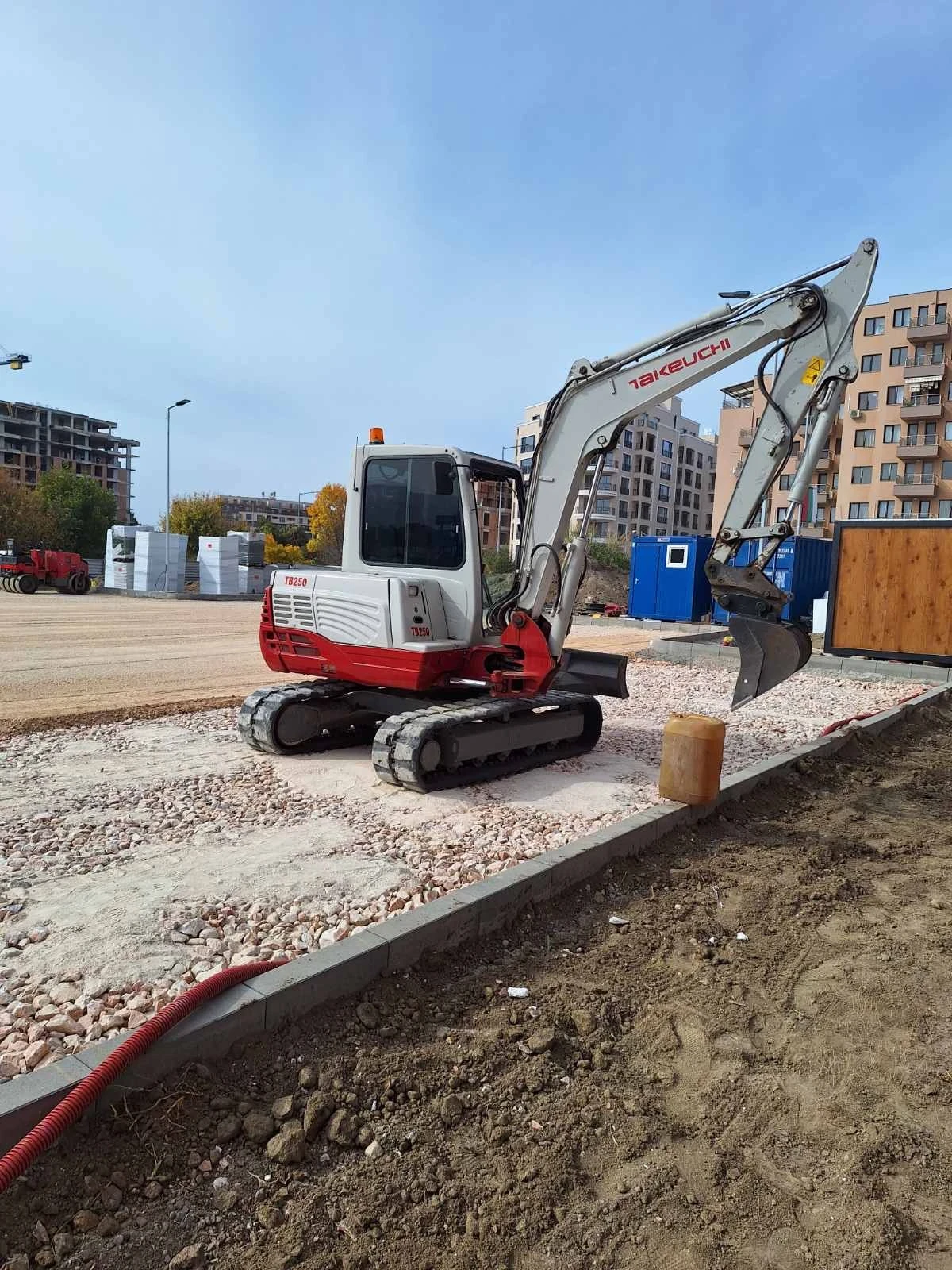 Багер Takeuchi TB250