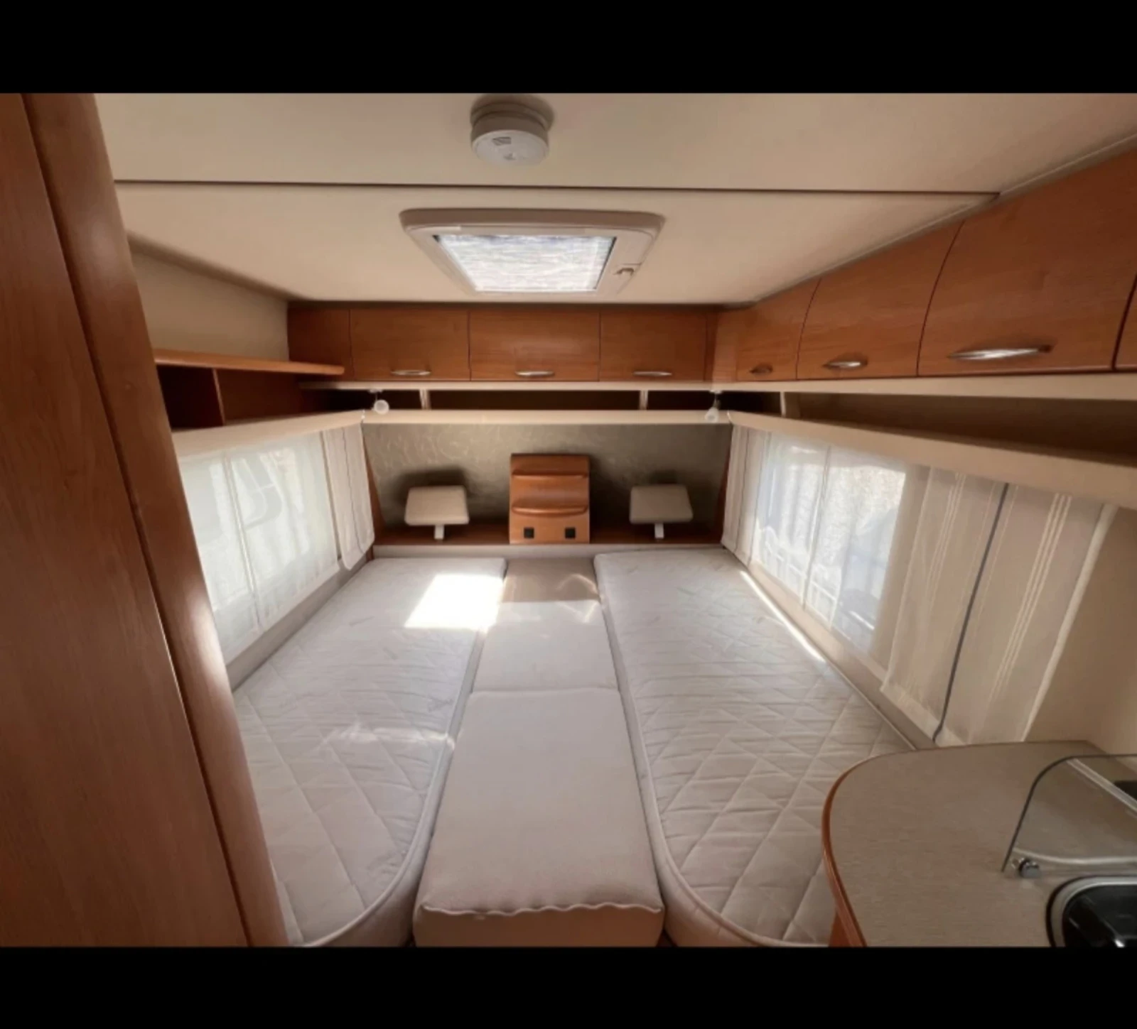 Каравана Fendt Saphir 465, снимка 16 - Каравани и кемпери - 53919276