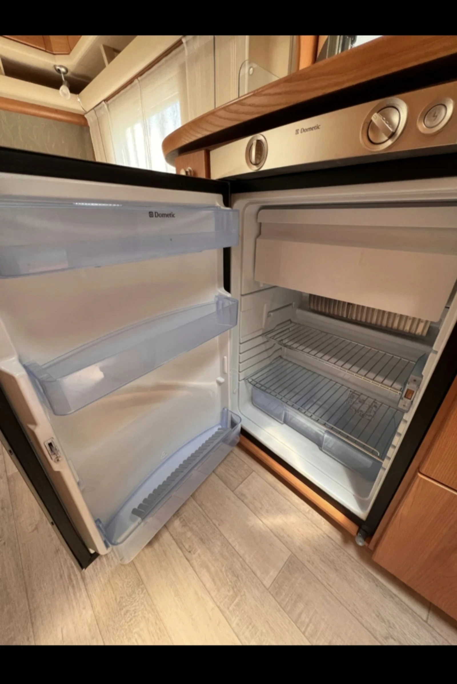 Каравана Fendt Saphir 465, снимка 13 - Каравани и кемпери - 53919276