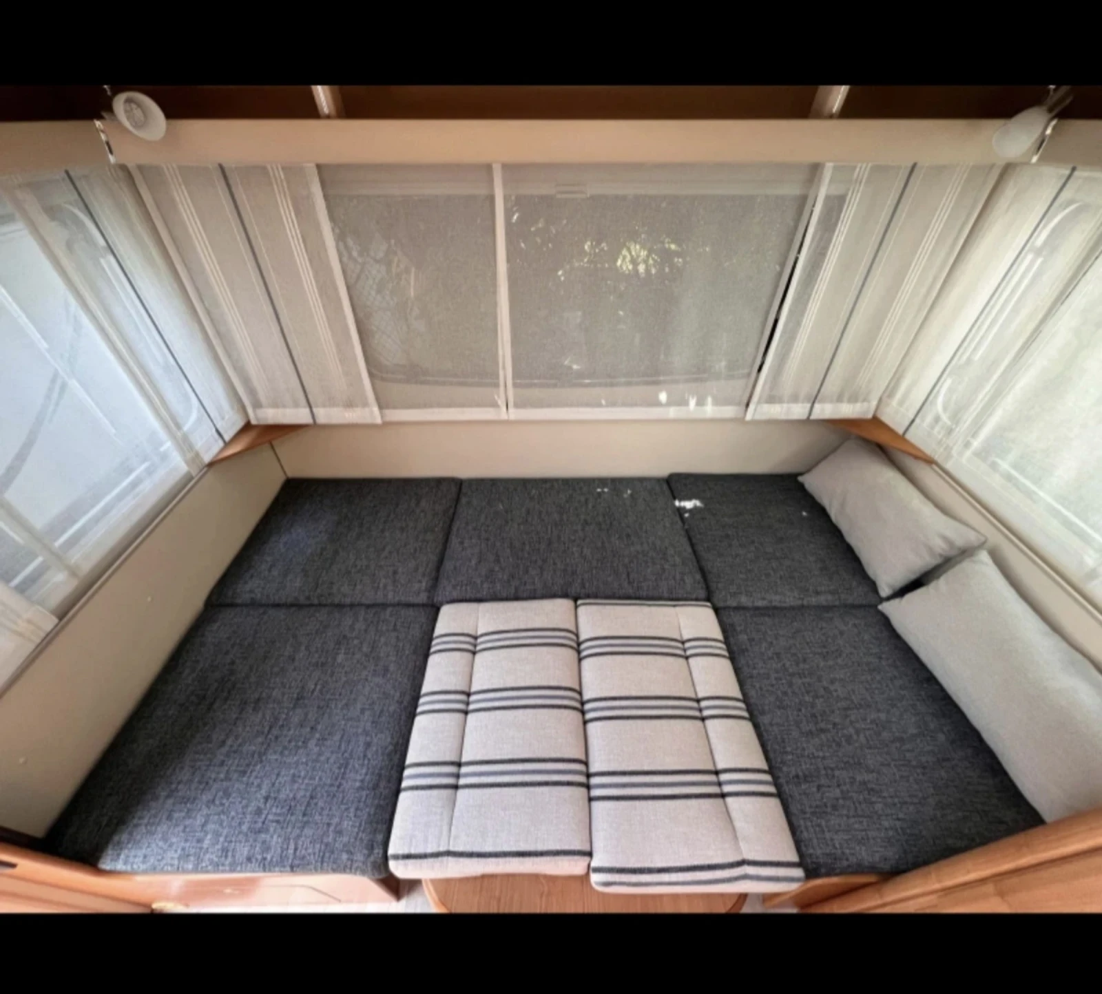 Каравана Fendt Saphir 465, снимка 10 - Каравани и кемпери - 53919276