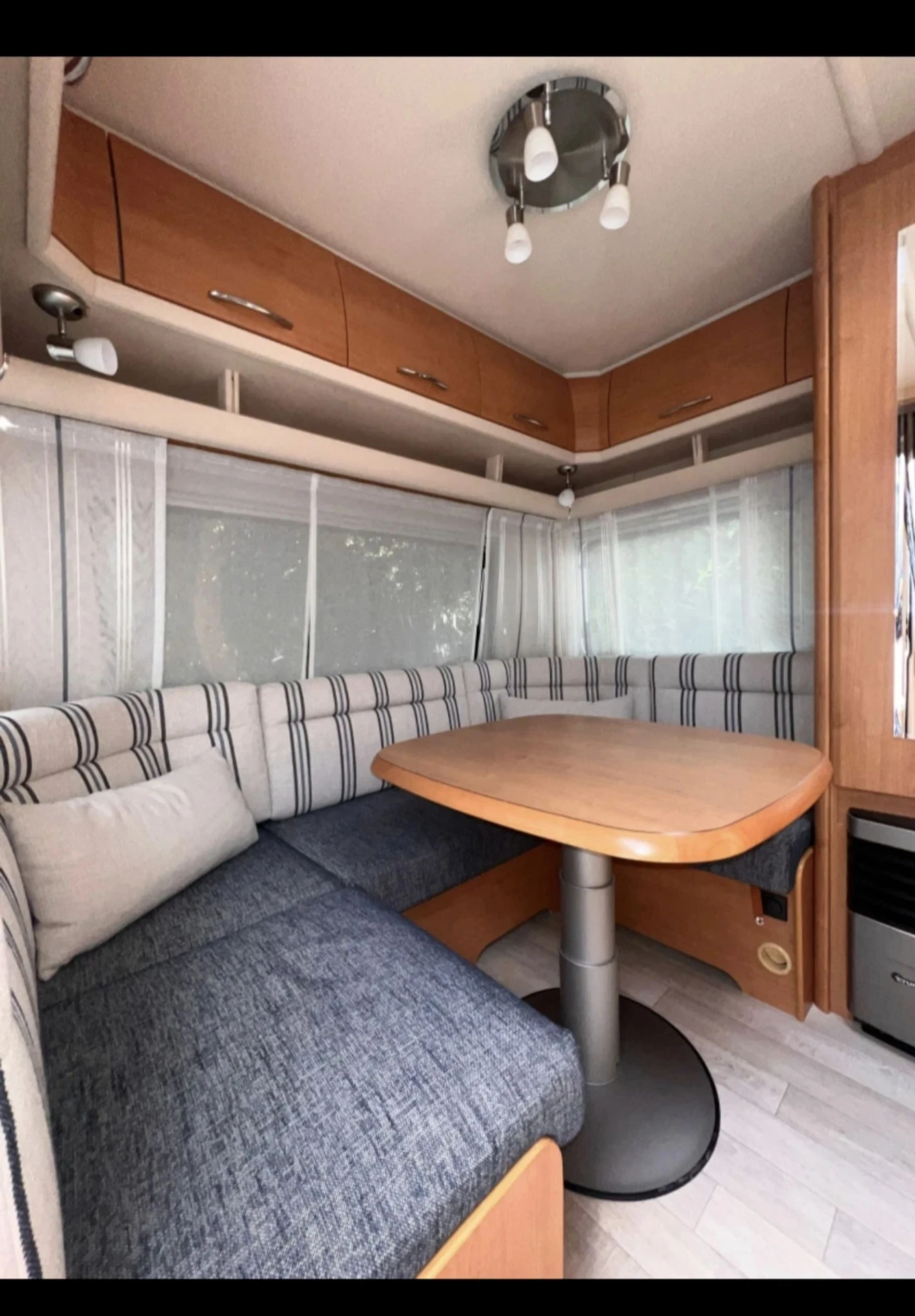 Каравана Fendt Saphir 465, снимка 8 - Каравани и кемпери - 53919276