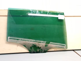 Стъкло задно дясно Опел Инсигния 2.0д (кз)