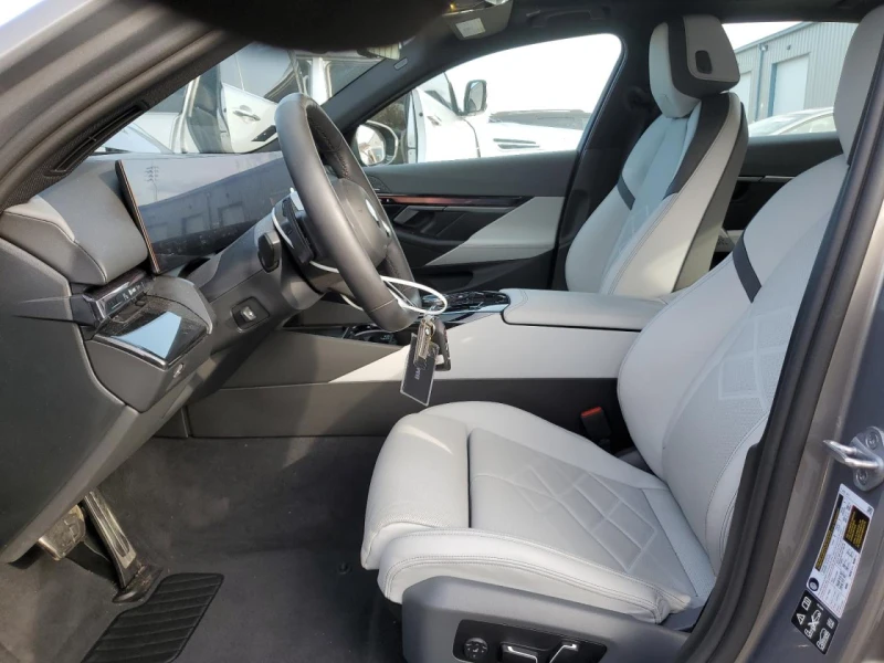 BMW 540 2025 BMW 540 XI, снимка 7 - Автомобили и джипове - 52630724