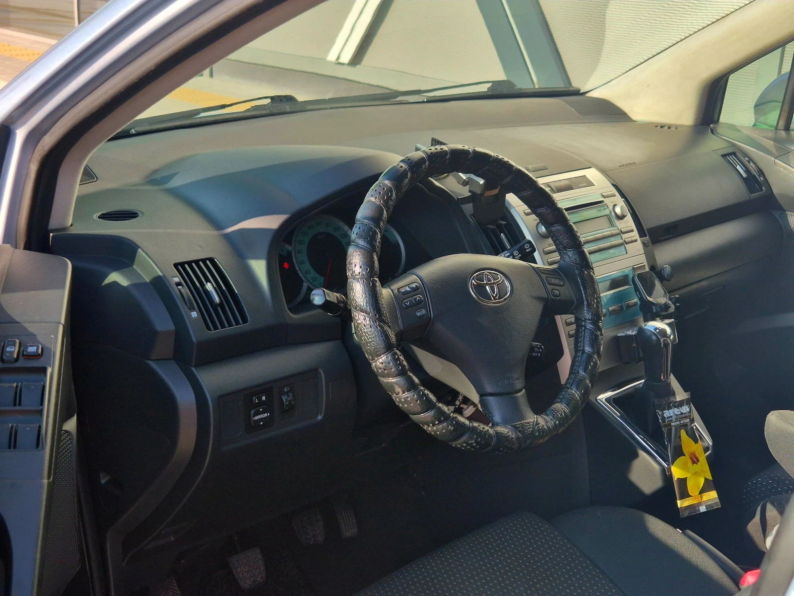 Toyota Corolla verso  - изображение 7