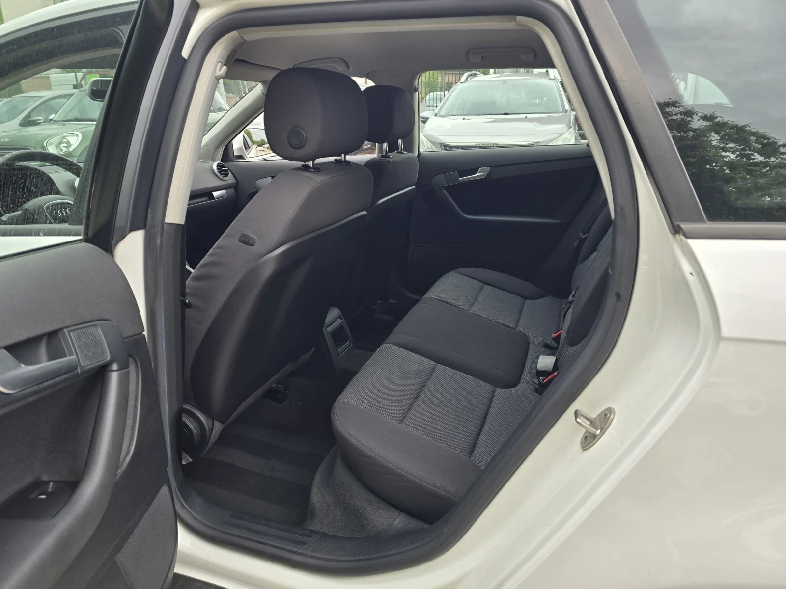 Audi A3 1.6TDI 90к.с S-line , снимка 12 - Автомобили и джипове - 53286704