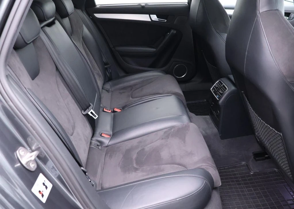 Audi Rs4 4.2FSI Quattro, снимка 12 - Автомобили и джипове - 54211475