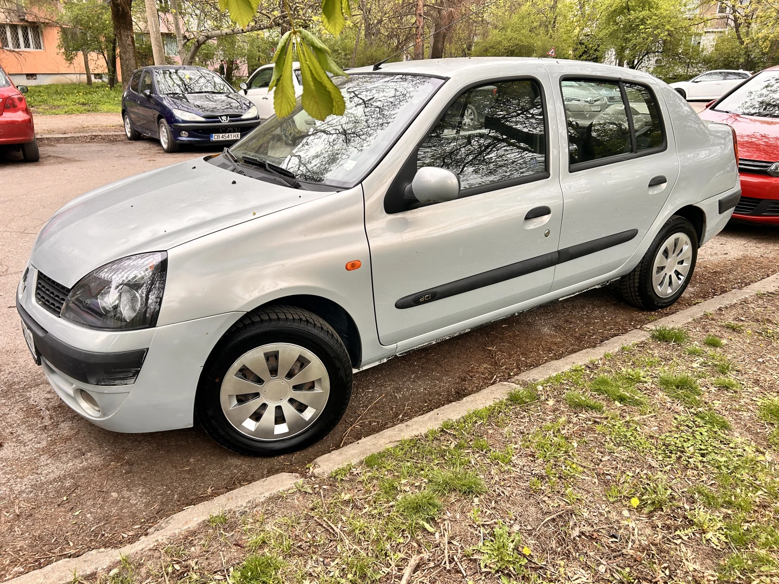 Renault Clio 1.5 dCi, снимка 5 - Автомобили и джипове - 54548710