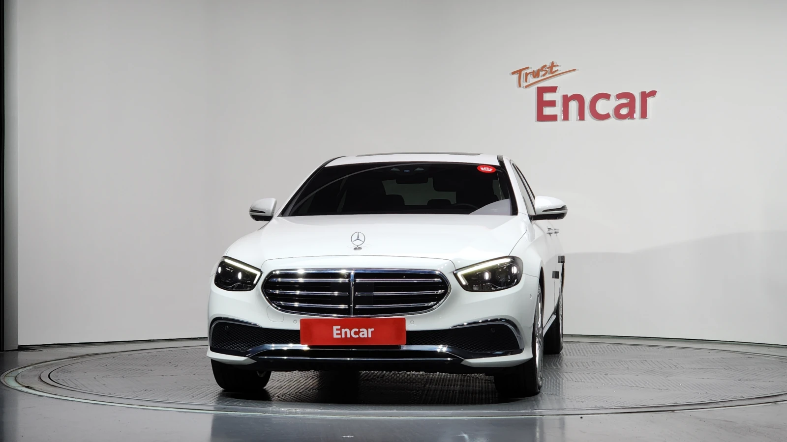 Mercedes-Benz E 220 EXCLUSIVE* 4MATIC* КОЖА* ПОДГРЕВ* ОБДУХВ* BURMASTE, снимка 3 - Автомобили и джипове - 54782353