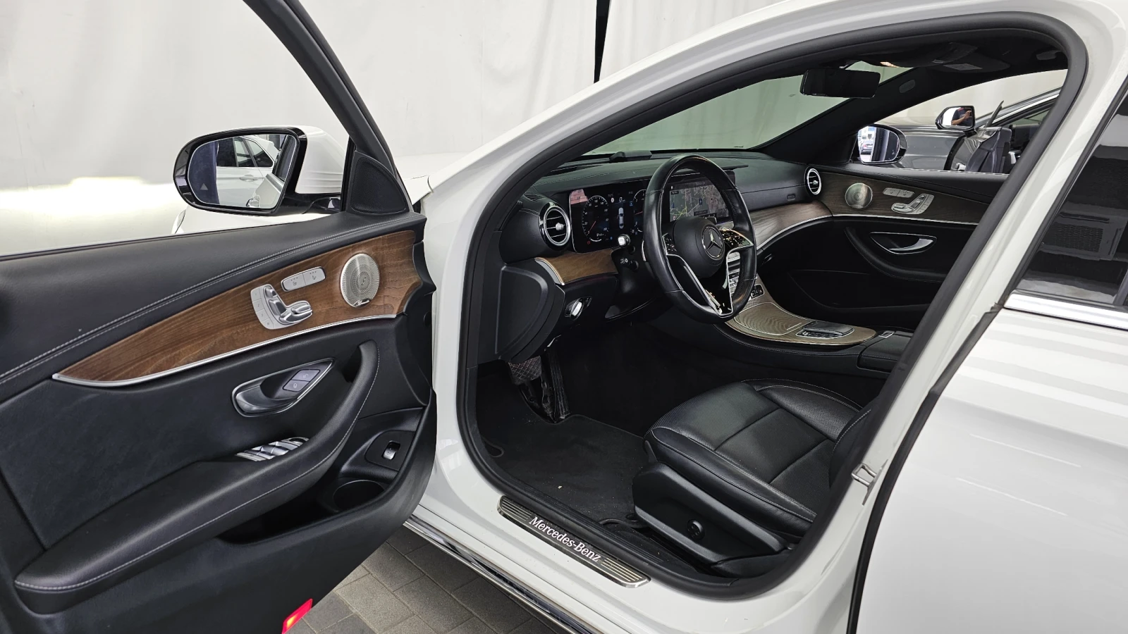 Mercedes-Benz E 220 EXCLUSIVE* 4MATIC* КОЖА* ПОДГРЕВ* ОБДУХВ* BURMASTE, снимка 7 - Автомобили и джипове - 54782353