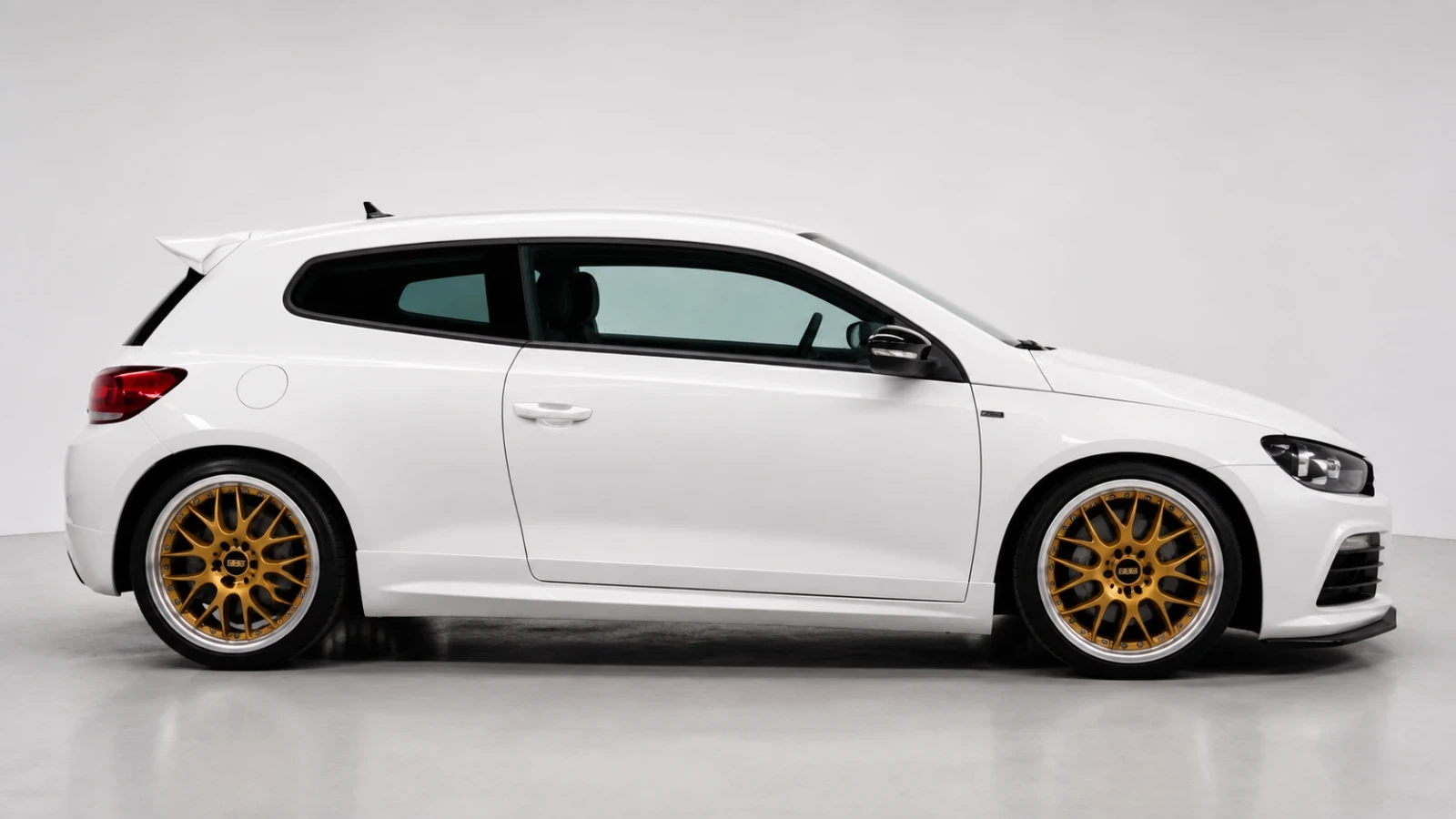 VW Scirocco 2.0T, снимка 6 - Автомобили и джипове - 55960030