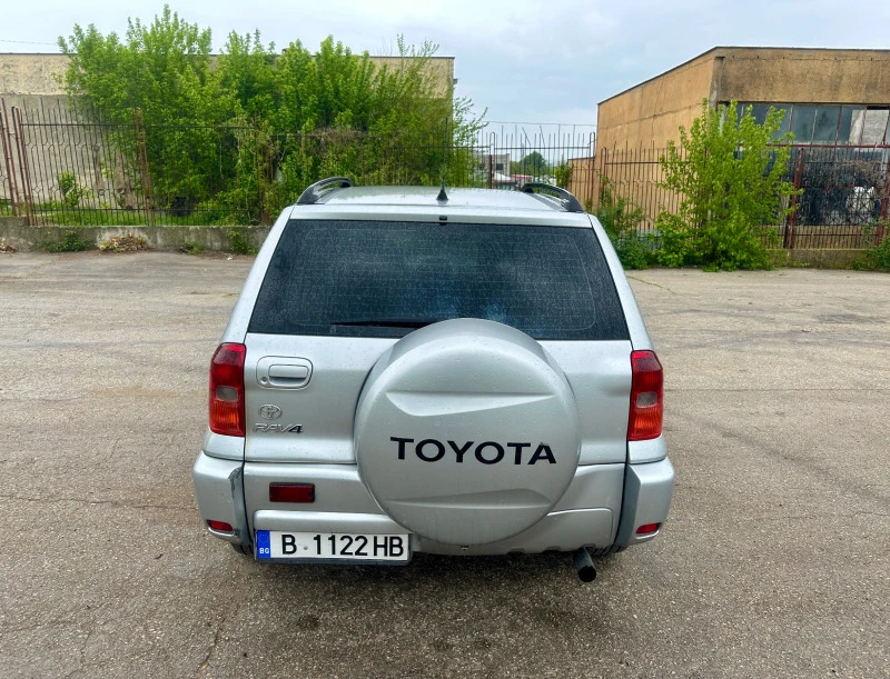 Toyota Rav4 2.0 D4D, снимка 8 - Автомобили и джипове - 47539912