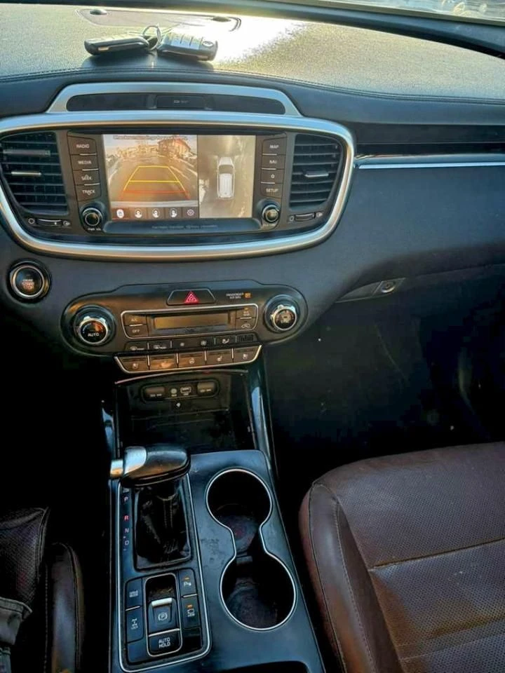 Kia Sorento, снимка 9 - Автомобили и джипове - 52735895