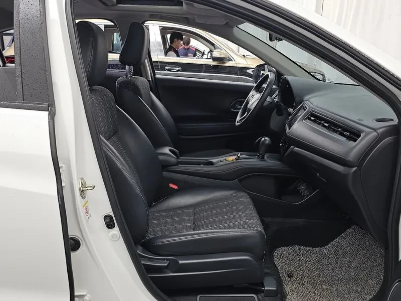 Honda Hr-v 1.8, снимка 11 - Автомобили и джипове - 55727234