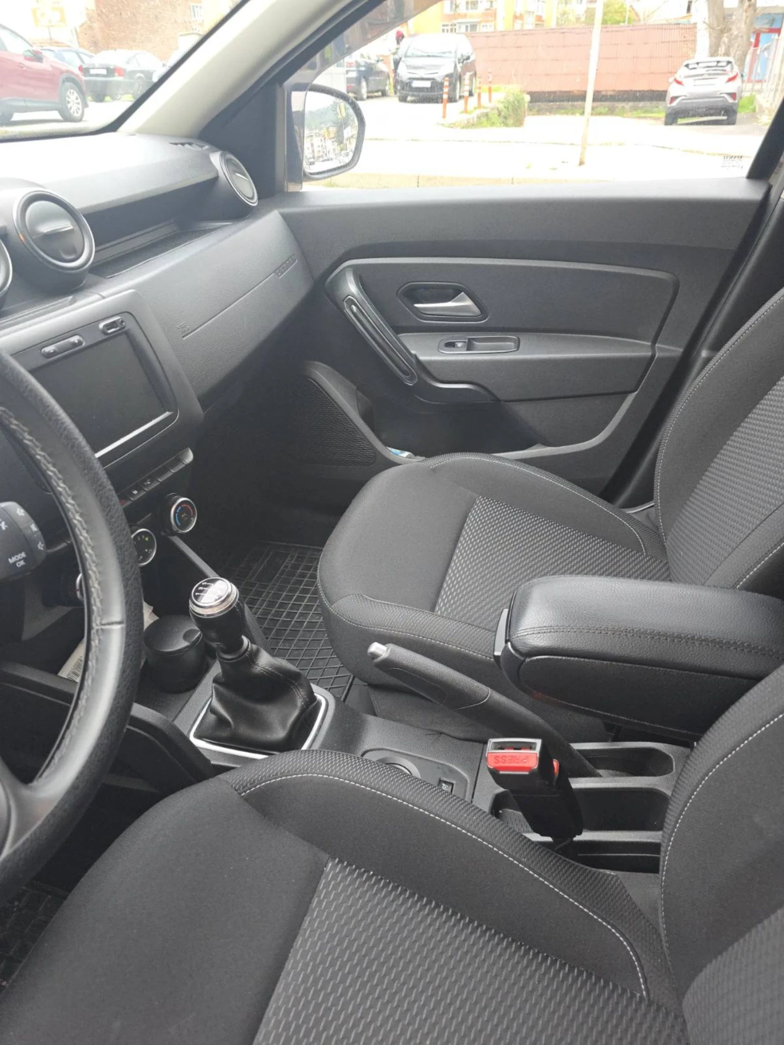 Dacia Duster 1.6 газ/бензин - изображение 4