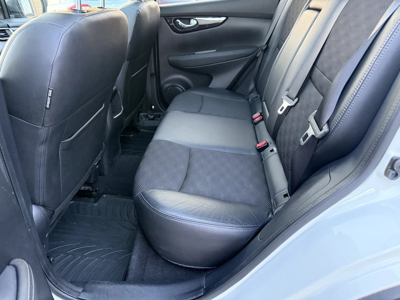 Nissan Qashqai 1.6 DCI 131кс/ Камера360/KEYLESS/Панорама/ Tekna, снимка 11 - Автомобили и джипове - 53738423