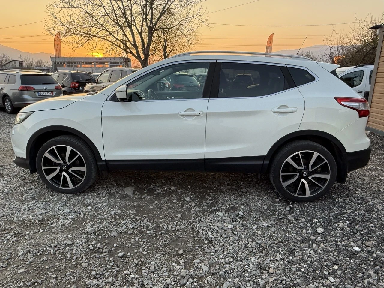 Nissan Qashqai 1.6 DCI 131кс/ Камера360/KEYLESS/Панорама/ Tekna, снимка 4 - Автомобили и джипове - 53738423