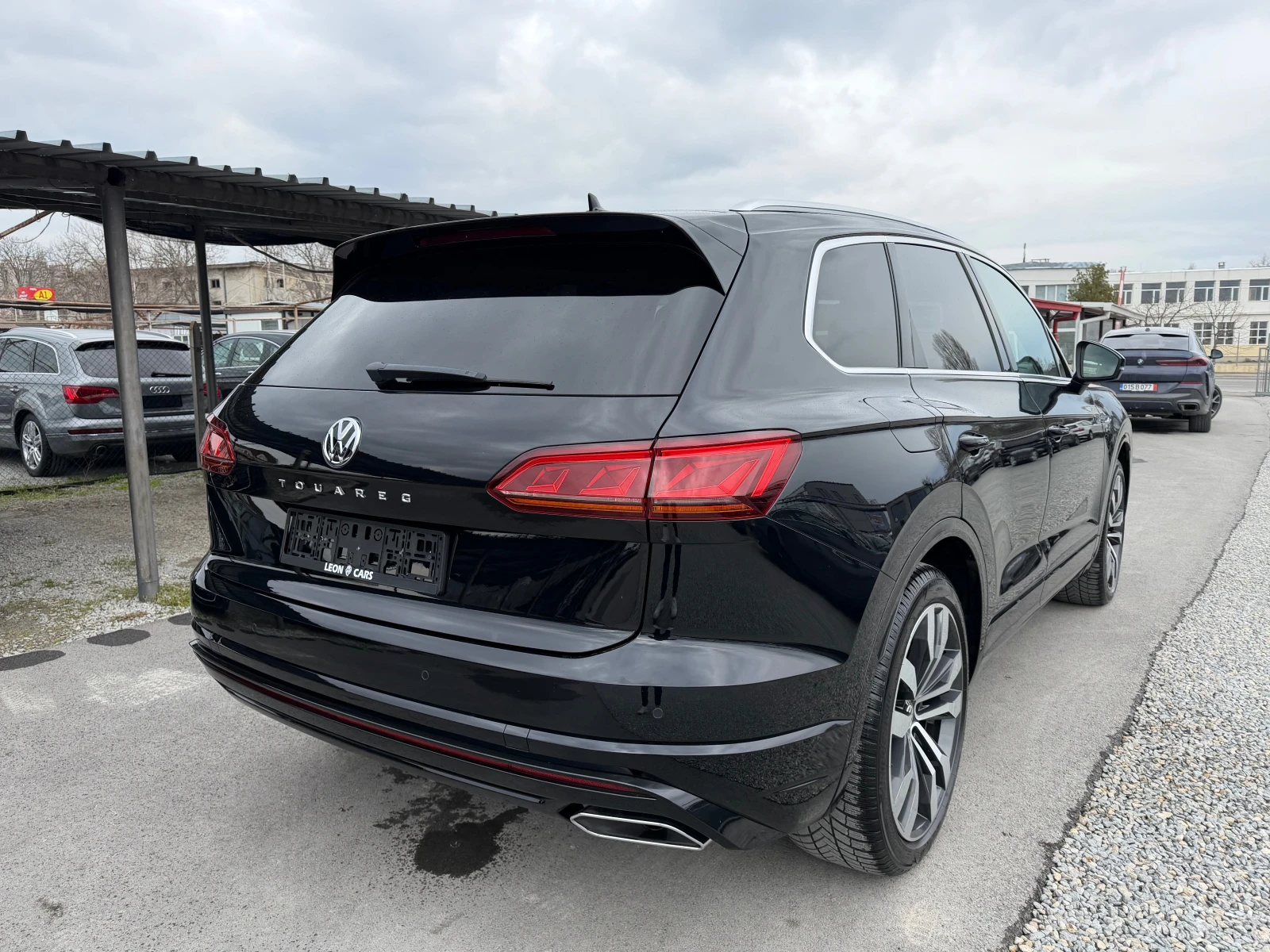 VW Touareg R-line V6 TDI 4MOTION-всички екстри за модела, снимка 6 - Автомобили и джипове - 53963532