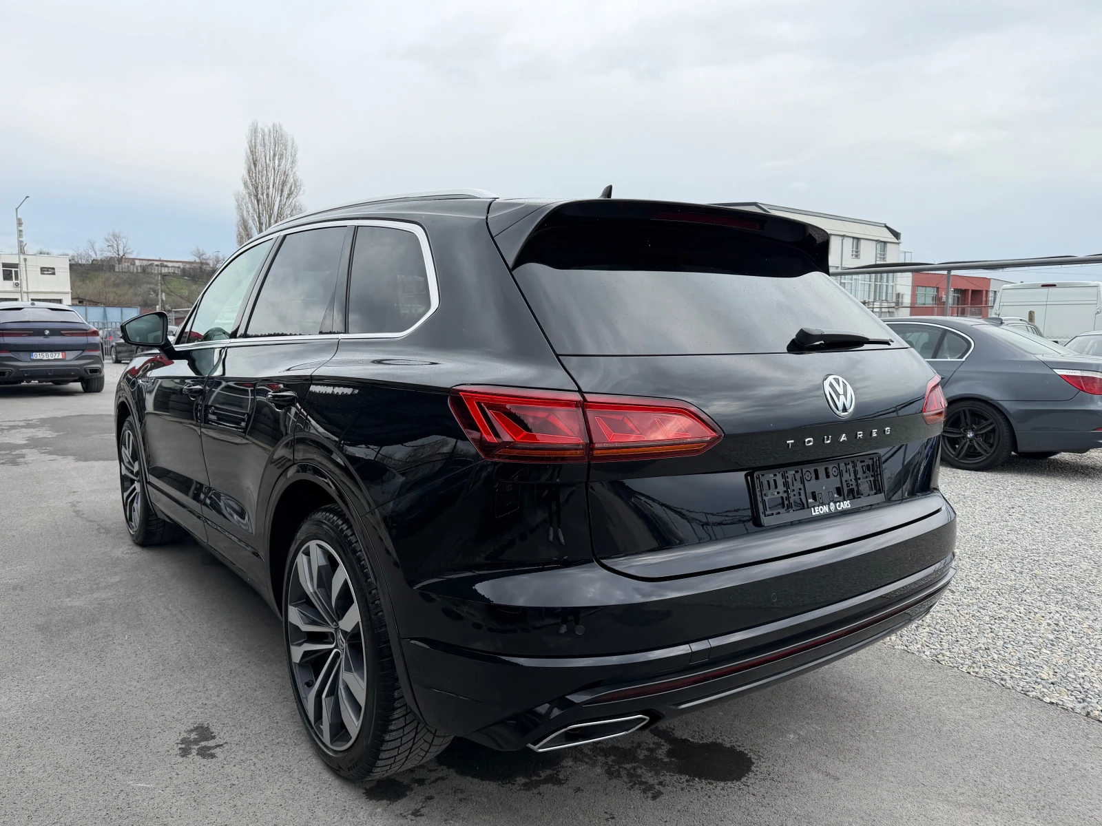 VW Touareg R-line V6 TDI 4MOTION-всички екстри за модела, снимка 4 - Автомобили и джипове - 53963532