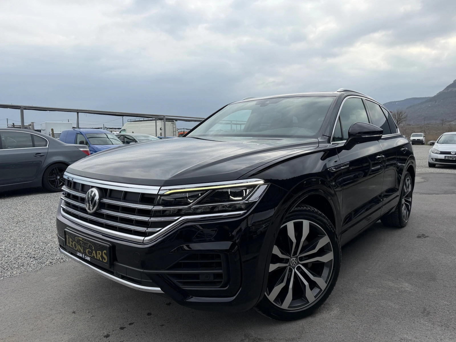 VW Touareg R-line V6 TDI 4MOTION-всички екстри за модела, снимка 2 - Автомобили и джипове - 53963532