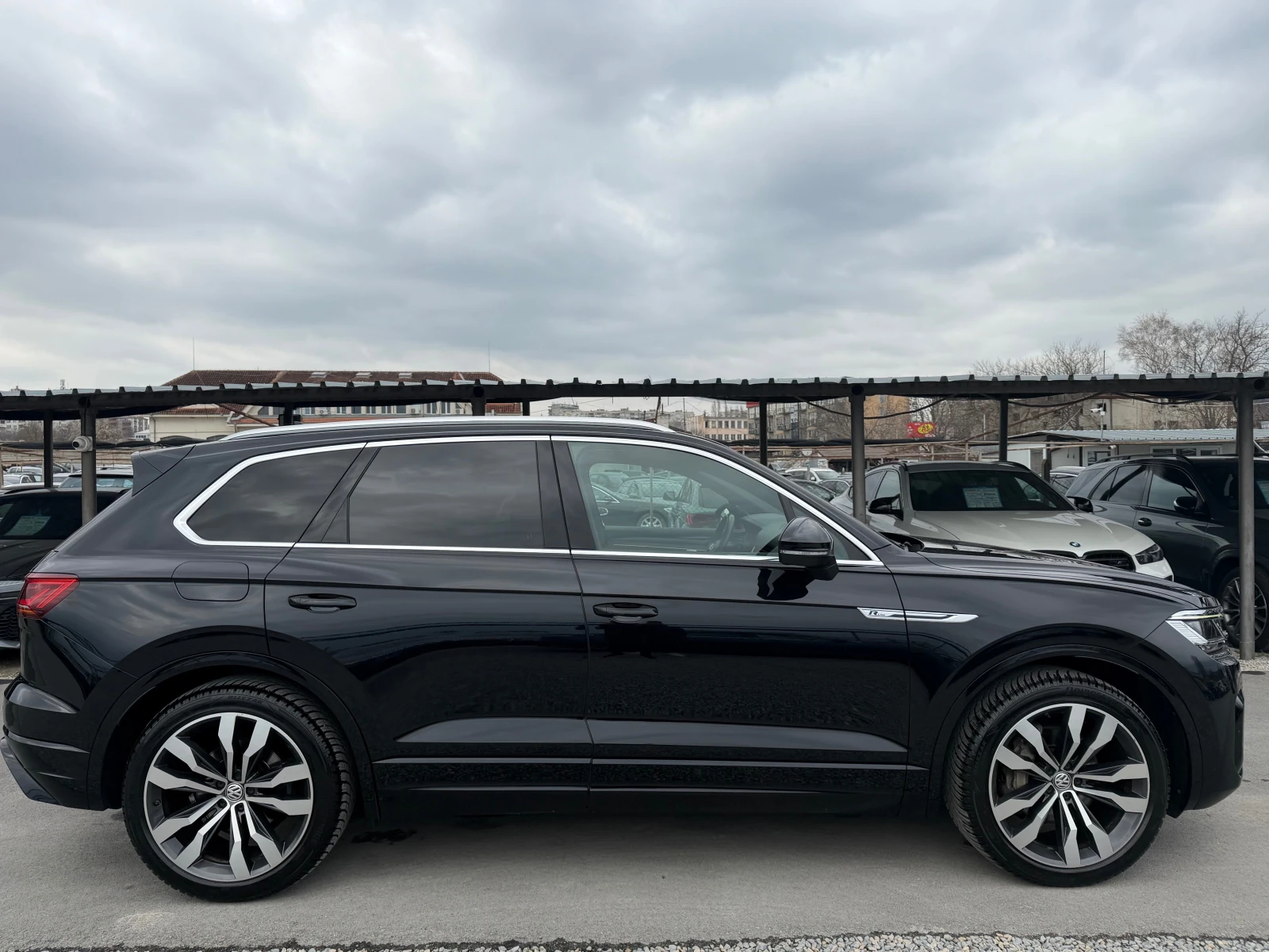 VW Touareg R-line V6 TDI 4MOTION-всички екстри за модела, снимка 8 - Автомобили и джипове - 53963532
