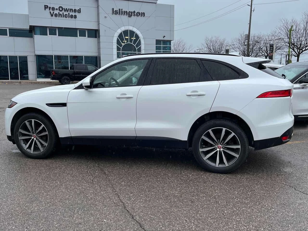 Jaguar F-PACE * Prestige * CARFAX * ЦЕНА ДО БГ, снимка 3 - Автомобили и джипове - 54113182