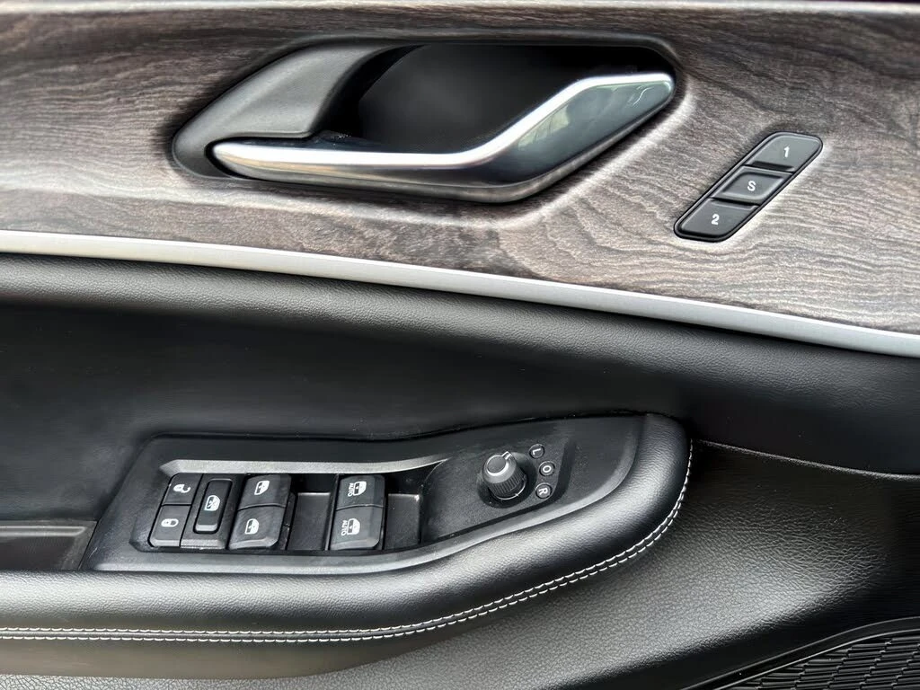 Jeep Grand cherokee  L* Limited* 4WD* АвтоКредит* (ЦЕНА ДО БГ), снимка 10 - Автомобили и джипове - 54208338