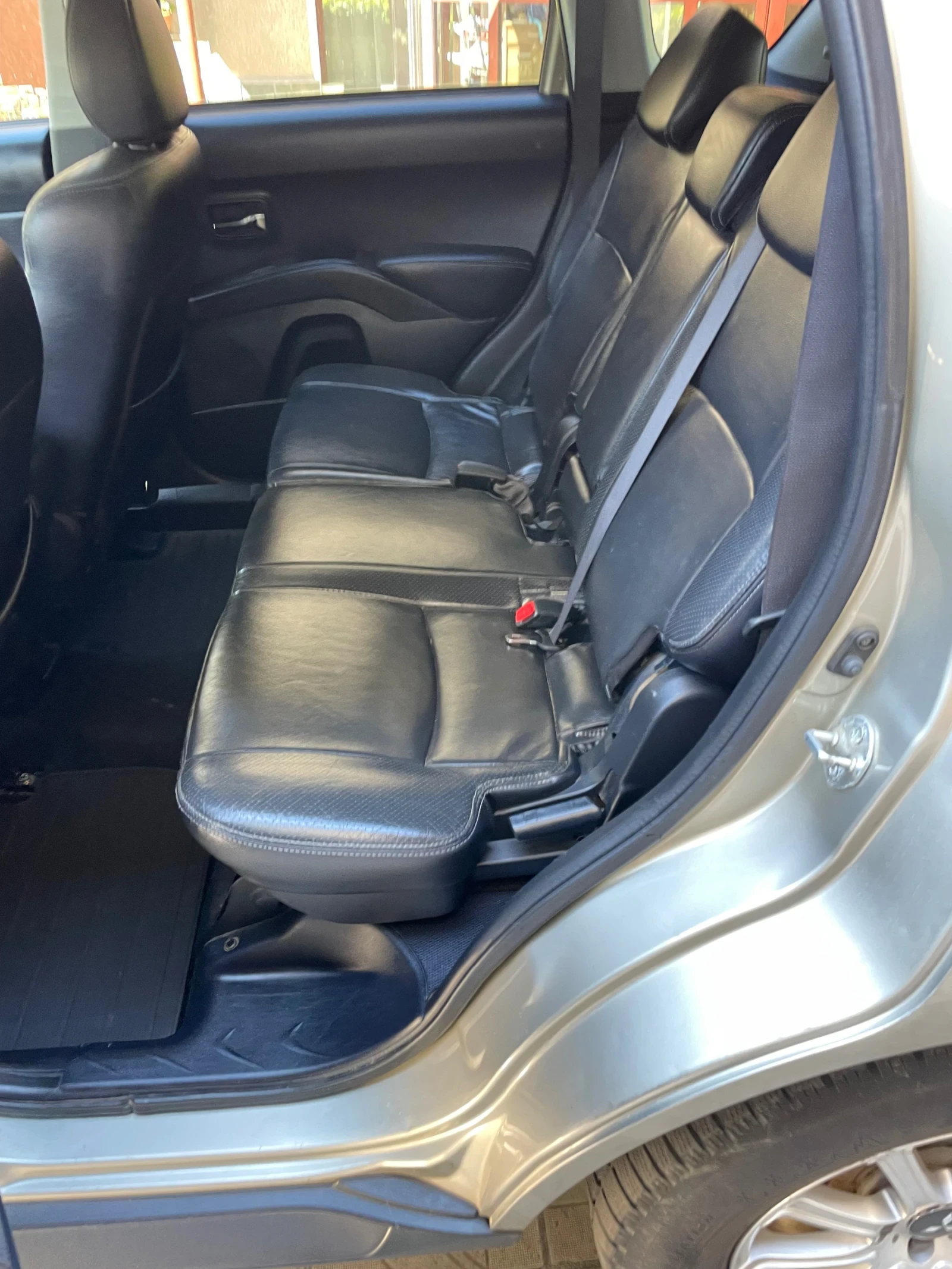 Mitsubishi Outlander 2.4i* automat* 4x4* FULL, снимка 14 - Автомобили и джипове - 55725684