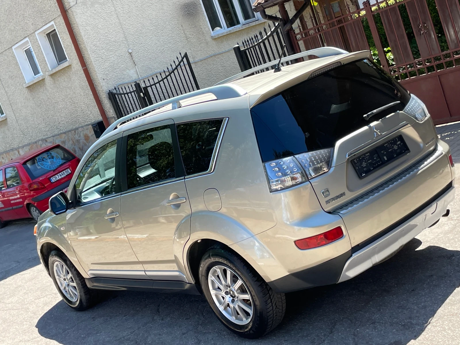 Mitsubishi Outlander 2.4i* automat* 4x4* FULL, снимка 8 - Автомобили и джипове - 55725684