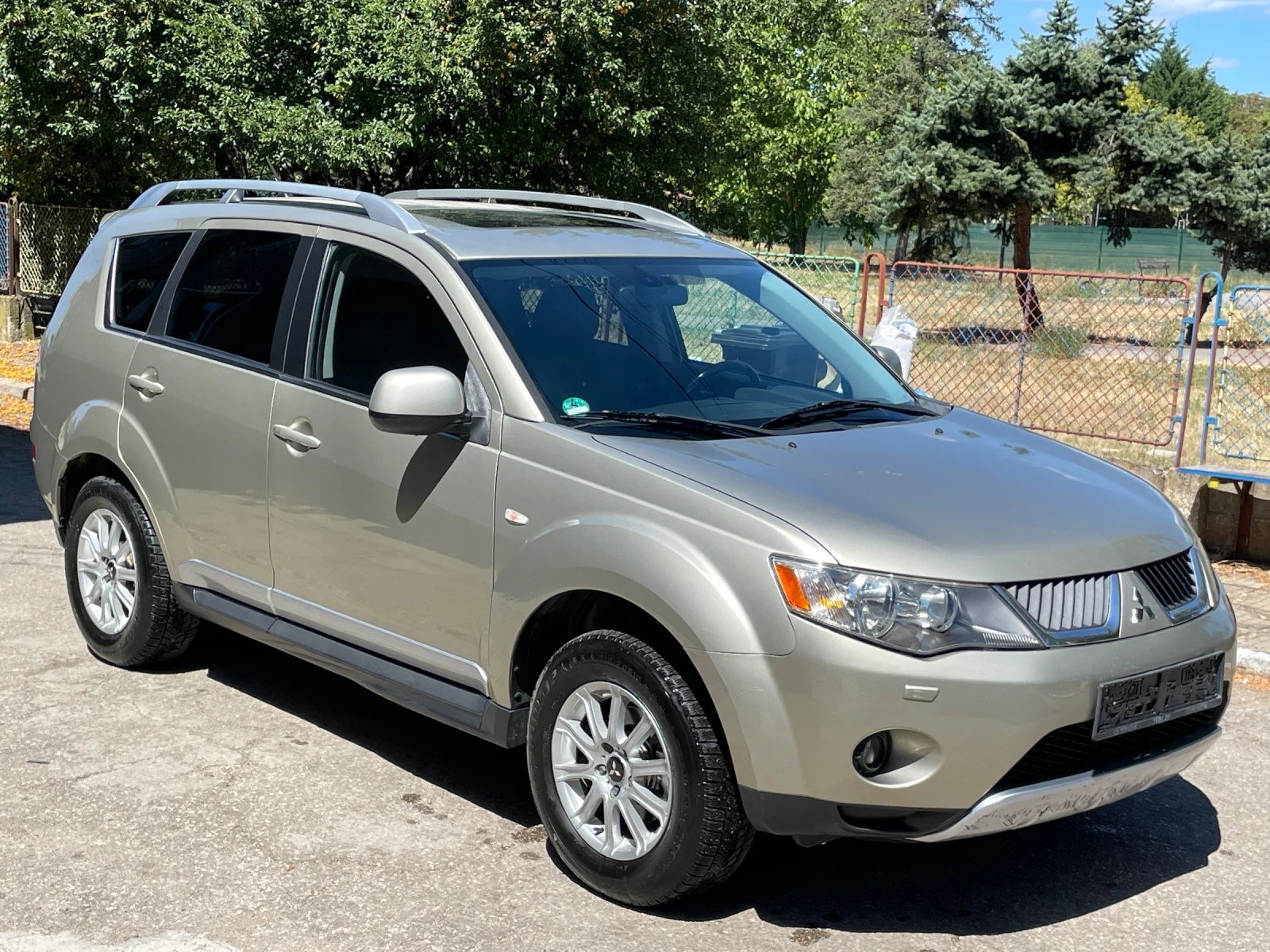 Mitsubishi Outlander 2.4i* automat* 4x4* FULL, снимка 2 - Автомобили и джипове - 55725684
