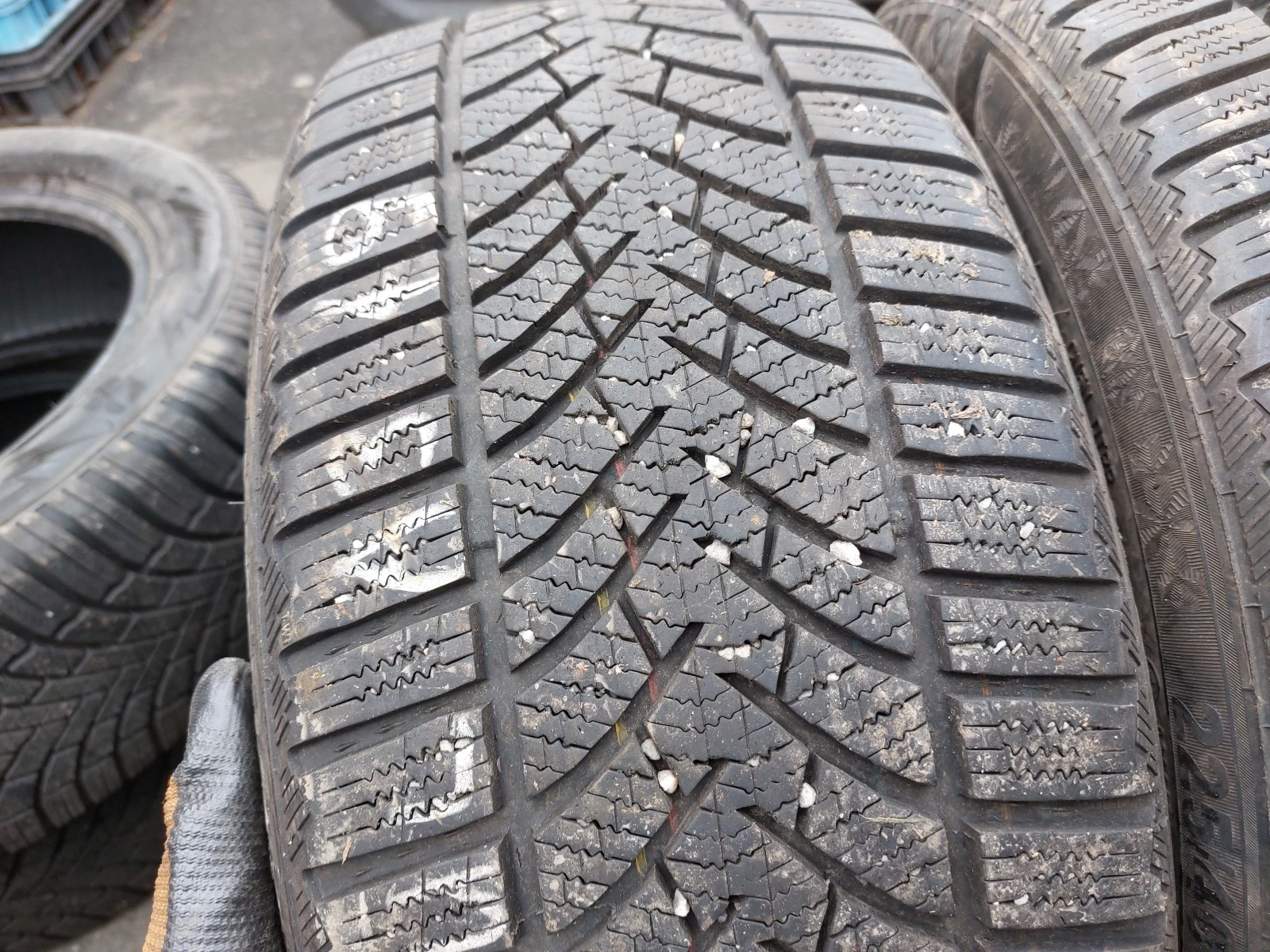 ���� 225/40R18 | Mobile.bg � ����������� 3