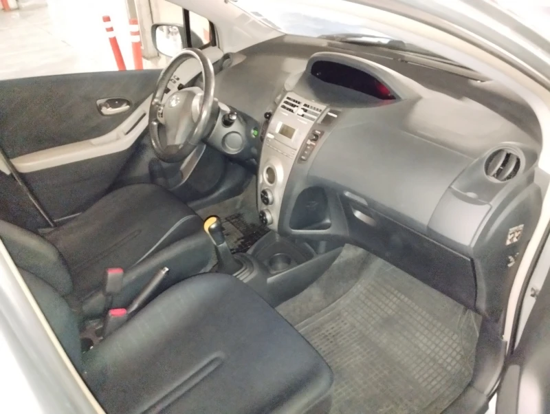 Toyota Yaris, снимка 12 - Автомобили и джипове - 47514220