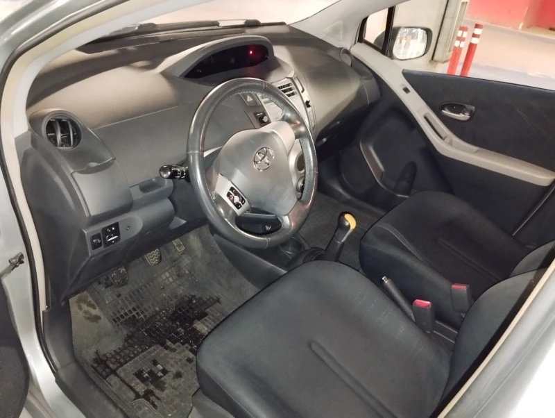 Toyota Yaris, снимка 11 - Автомобили и джипове - 47514220