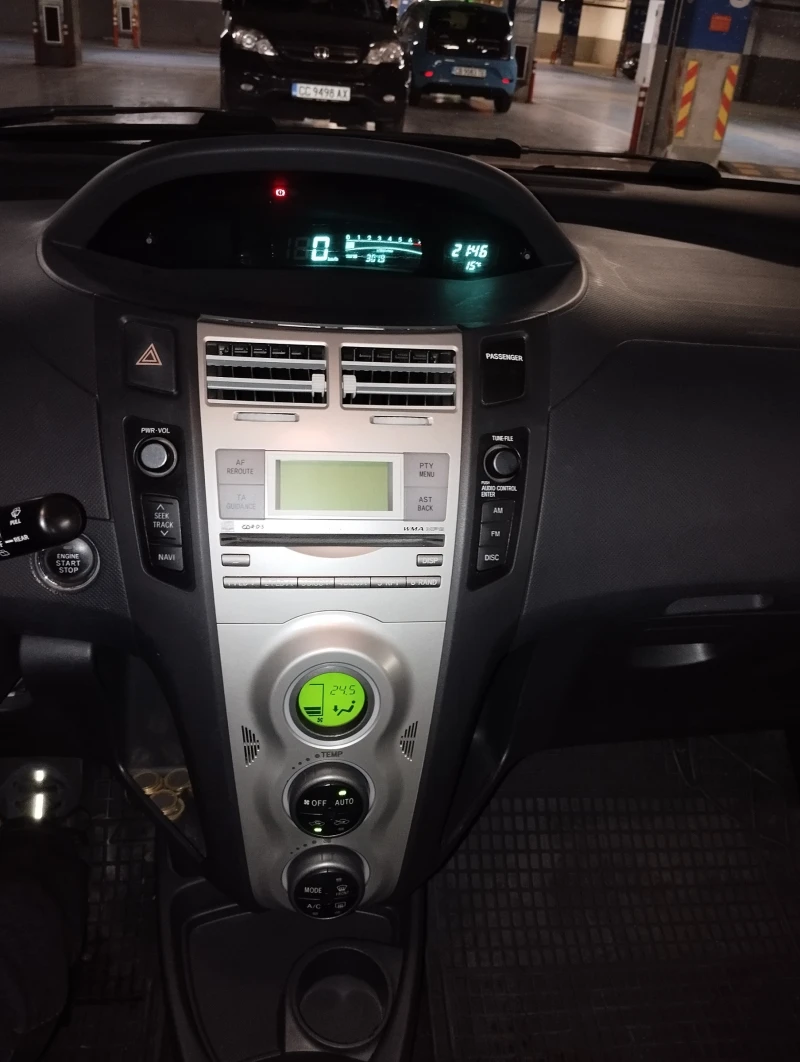 Toyota Yaris, снимка 13 - Автомобили и джипове - 47514220