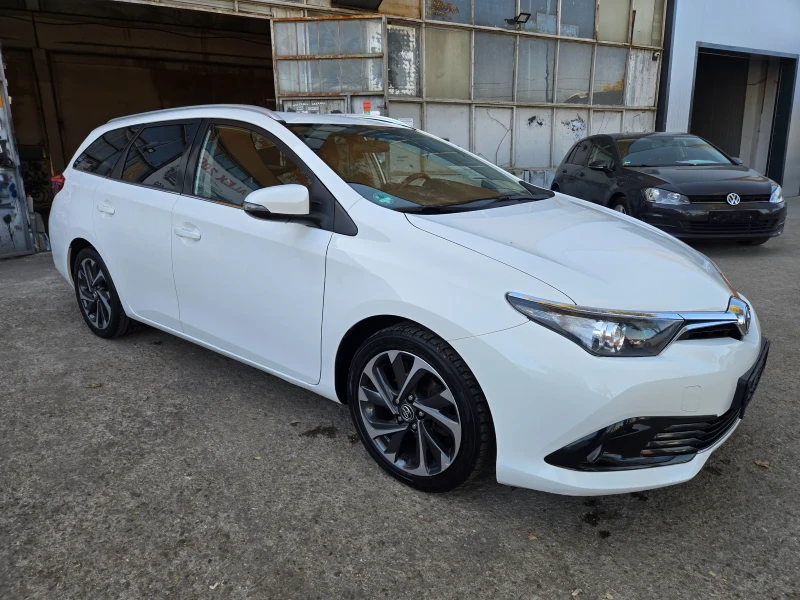 Toyota Auris 1.6 D4D, снимка 2 - Автомобили и джипове - 47746788