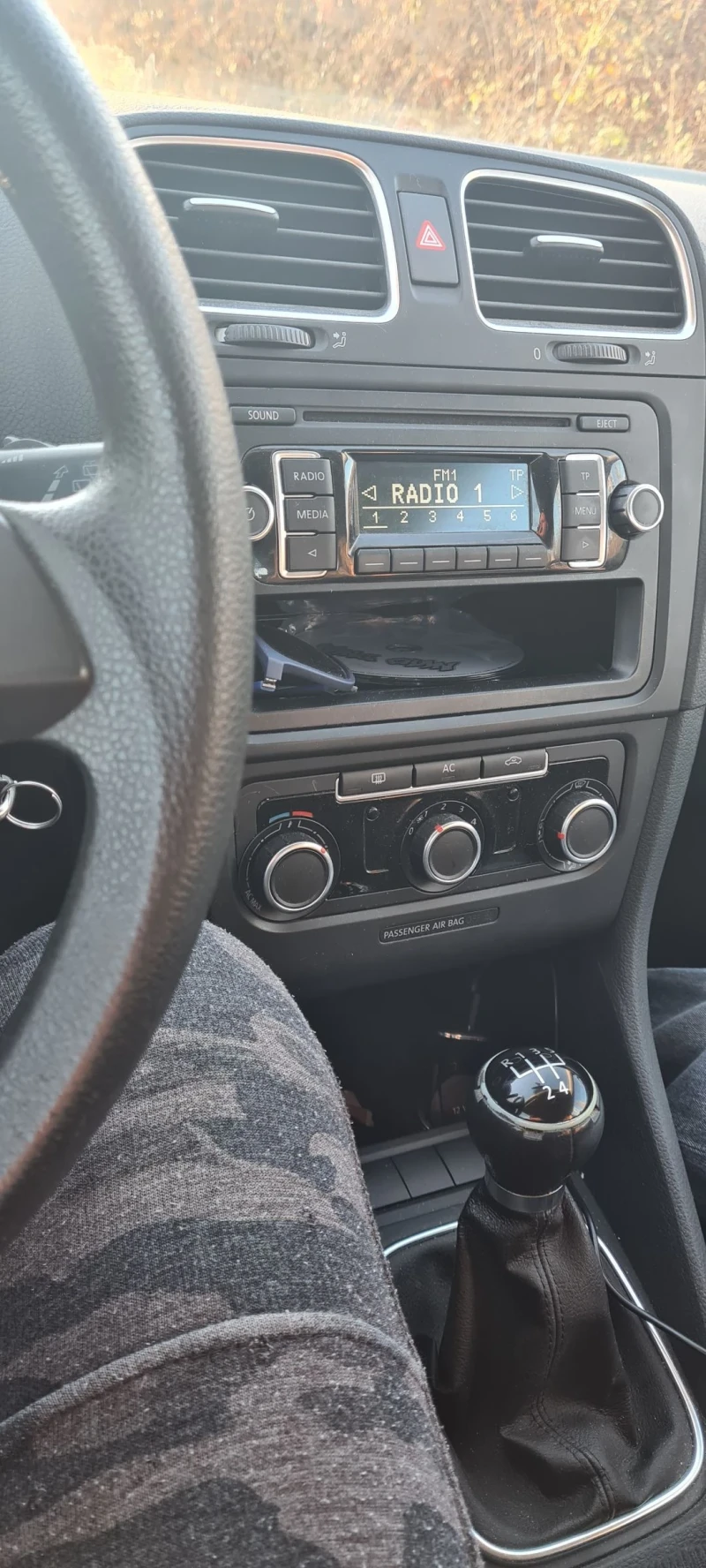 VW Golf 1.2tsi, снимка 8 - Автомобили и джипове - 52683110