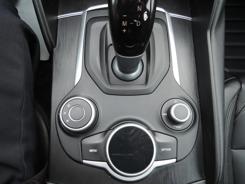 Alfa Romeo Giulia * TI* AWD* * CARFAX * ЦЕНА ДО БГ, снимка 14 - Автомобили и джипове - 52803967