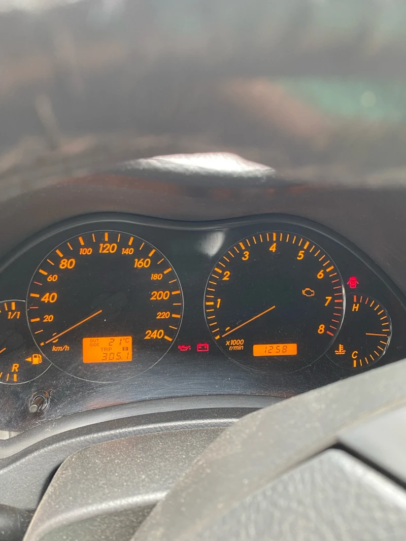 Toyota Avensis 1, 8, снимка 6 - Автомобили и джипове - 53024350