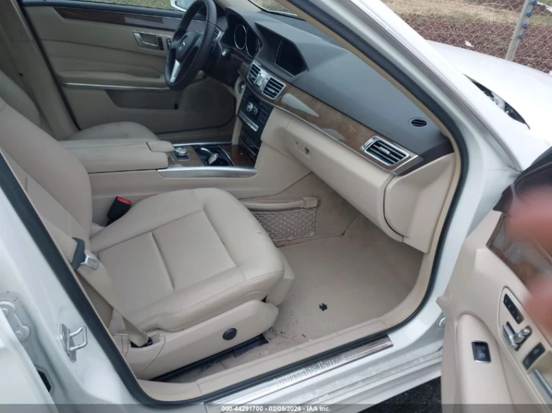 Mercedes-Benz E 250 2.1l Bluetec, снимка 5 - Автомобили и джипове - 53577307