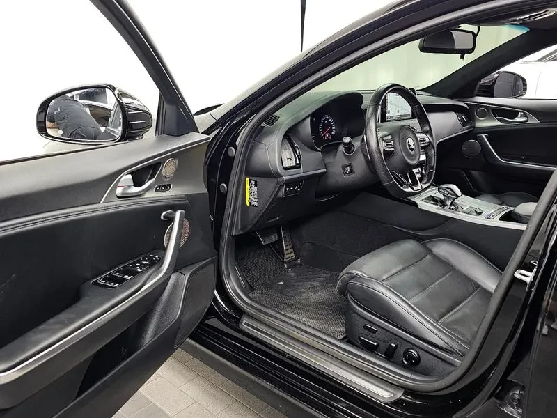 Kia Stinger 3.3 Turbo Awd Gt, снимка 10 - Автомобили и джипове - 55885367