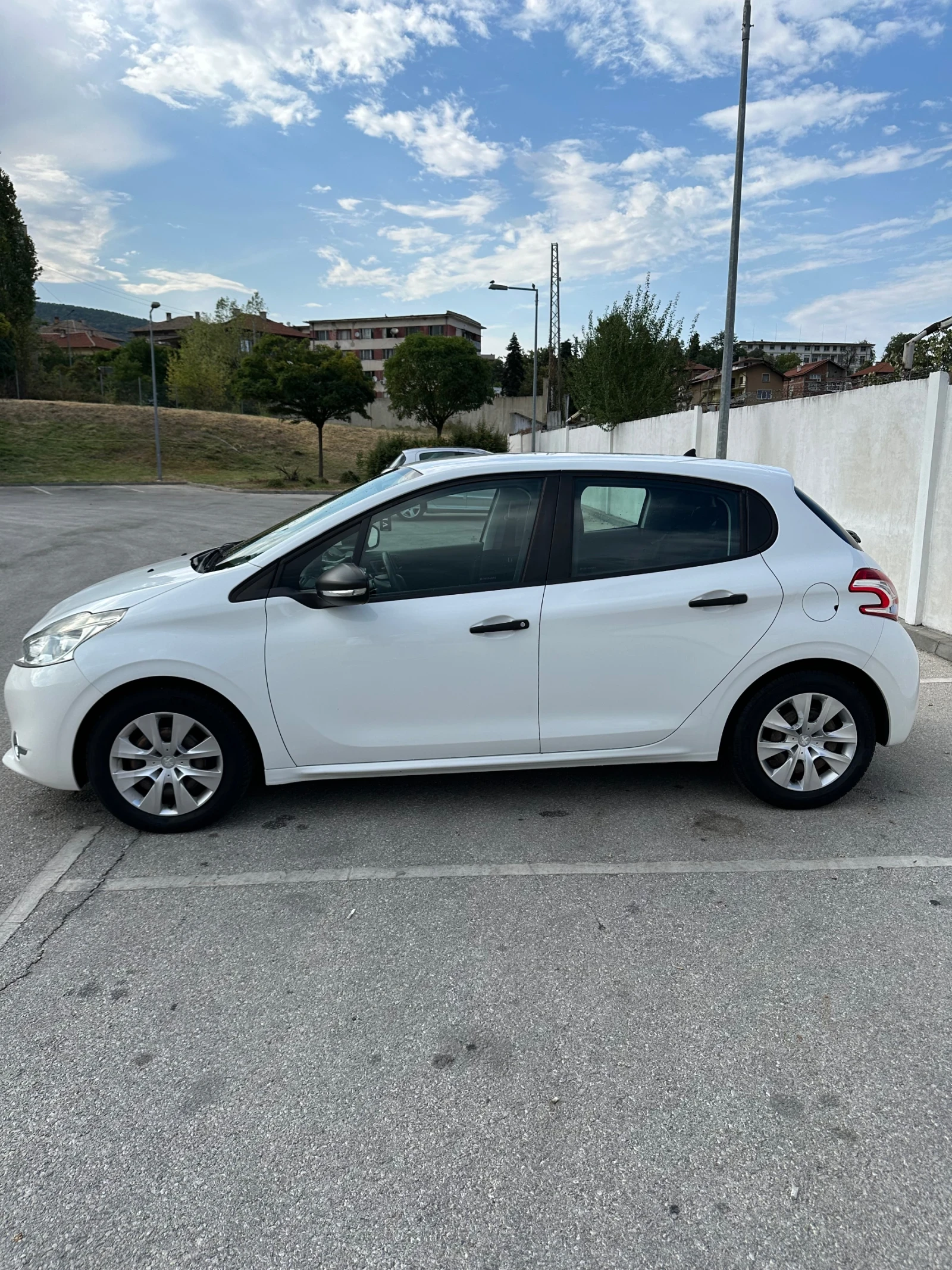 Peugeot 208 1.2i - изображение 4