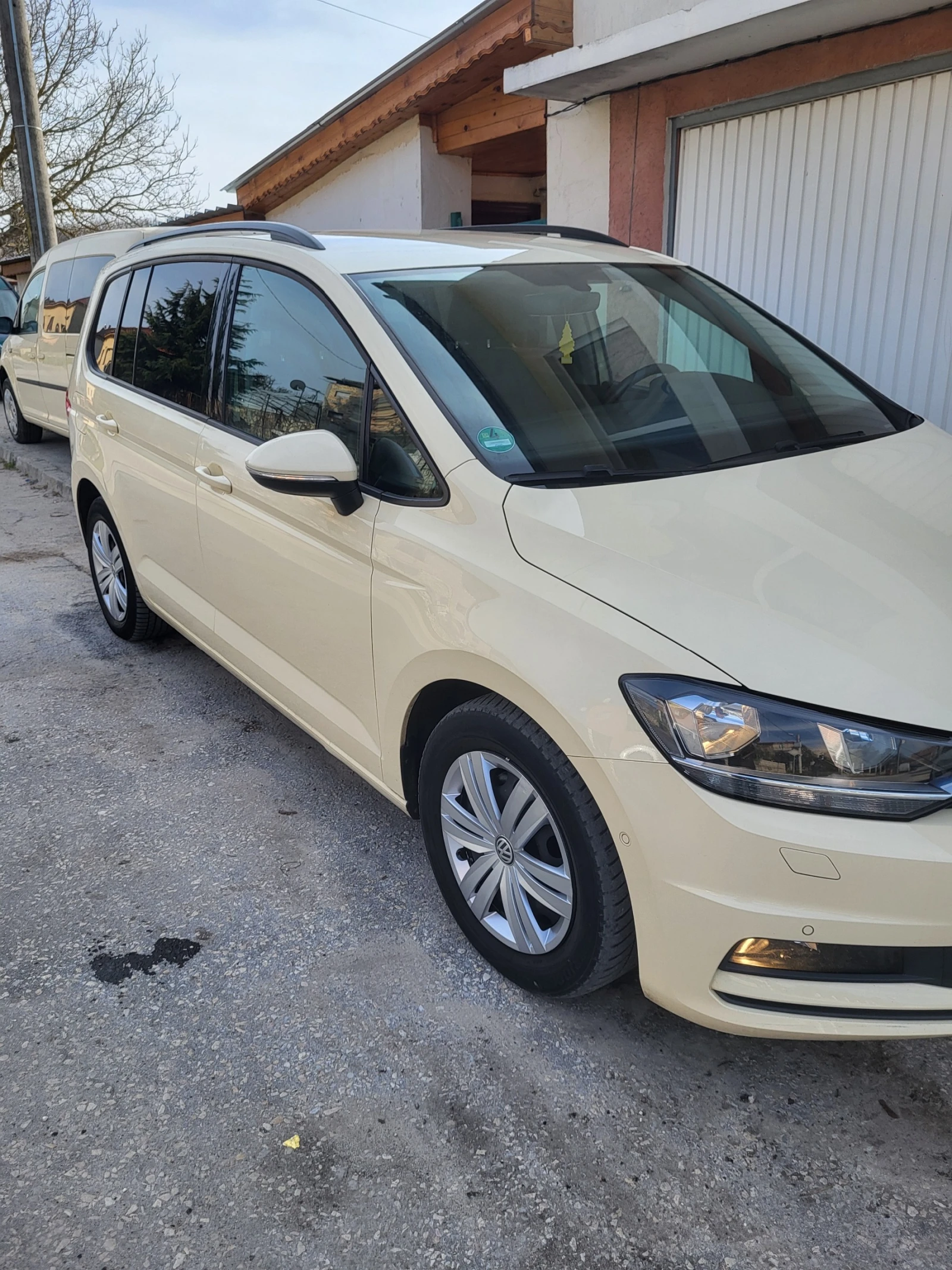 VW Touran 2.0 TDI , снимка 2 - Автомобили и джипове - 53838951