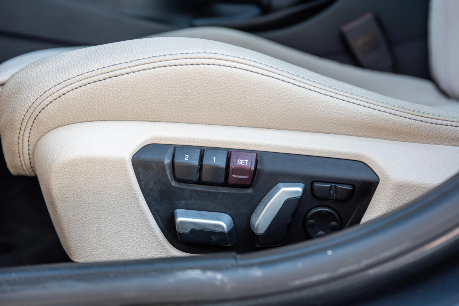 BMW 330 * M-Sport* xDrive* ПОДГРЕВ* ШИБИДАХ* HEAD-UP* FULL, снимка 15 - Автомобили и джипове - 53894430